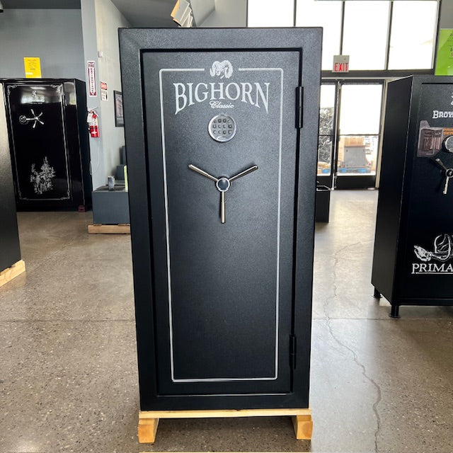 USED Bighorn Classic 19ECB Gun Safe