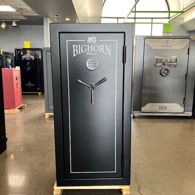 USED Bighorn Classic 19ECB Gun Safe