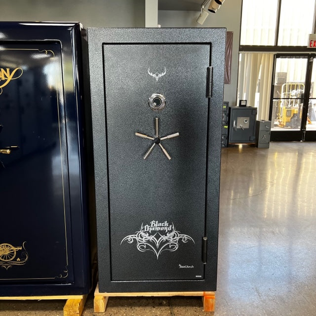 USED Dakota Black Diamond Gun Safe